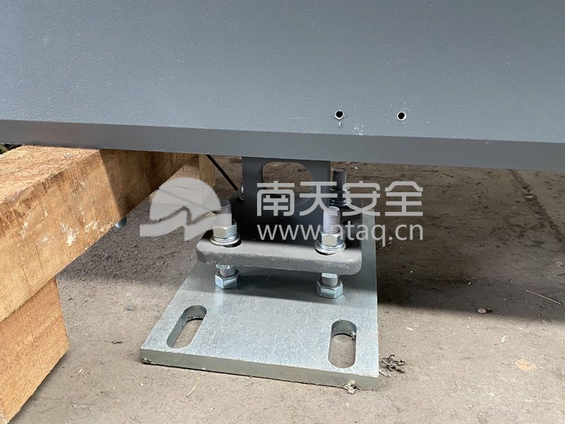 無軌門內(nèi)置托輪機(jī)構(gòu)